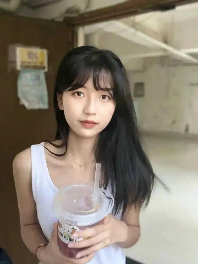 是理想中的女朋友吗 #分享照片 #夏天的味道#原图无滤镜 - 抖音