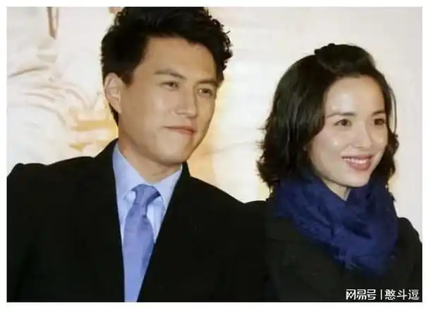 老干部靳东与江珊姐弟恋未果后娶二婚娇妻家庭幸福美满