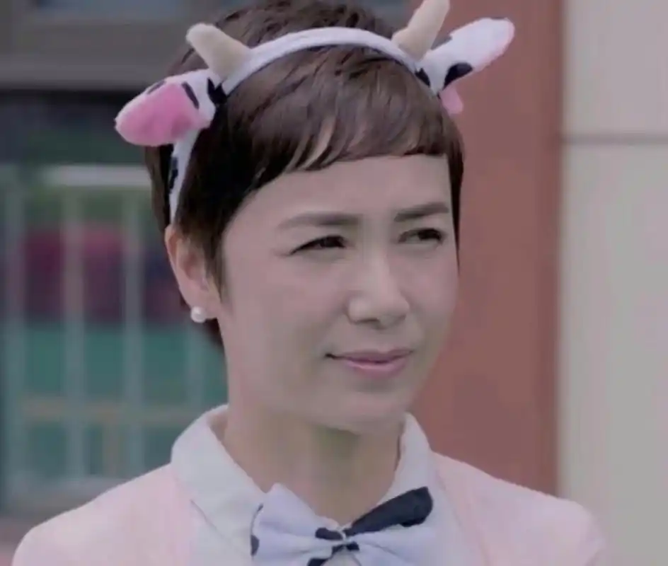 五十岁的蒋雯丽,在演丫头. 四十多的叶璇,在演18岁少女.