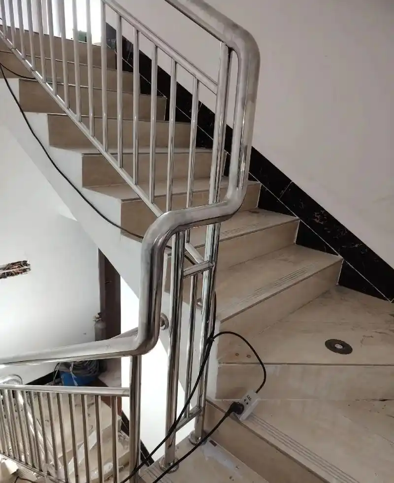 不锈钢楼梯扶手 楼梯转角处