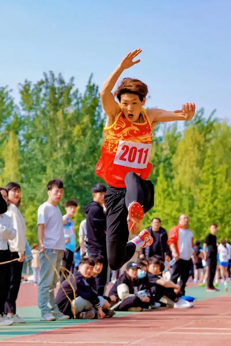 淄职运动会跳远项目来啦!#淄博职业学院 #运动会上的超燃瞬间 - 抖音