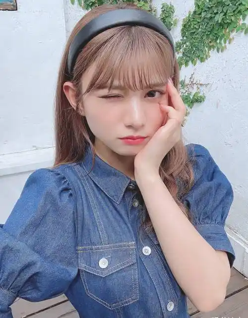 长相青春甜美的女孩子,小清新风格的穿搭,看起来清纯又可爱_什么_女生