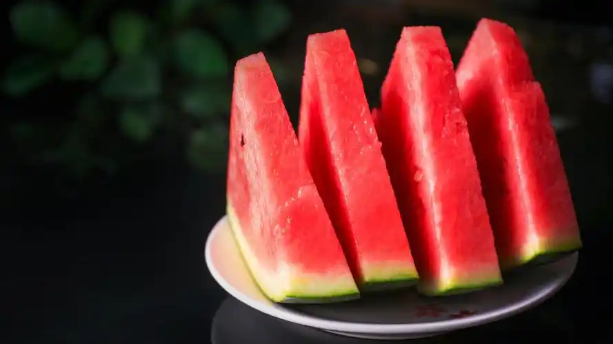 夏日清凉西瓜创意高清桌面壁纸