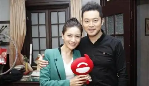 原创《妻子的旅行》话题升级,论吻戏娘娘相当陶醉,胡可在老公面前不知