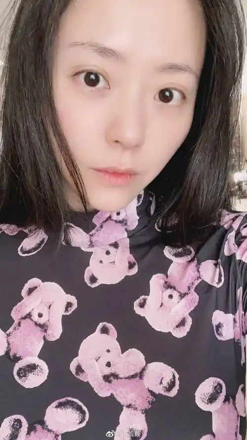 看清她怼脸素颜照:妆后差距太大了!