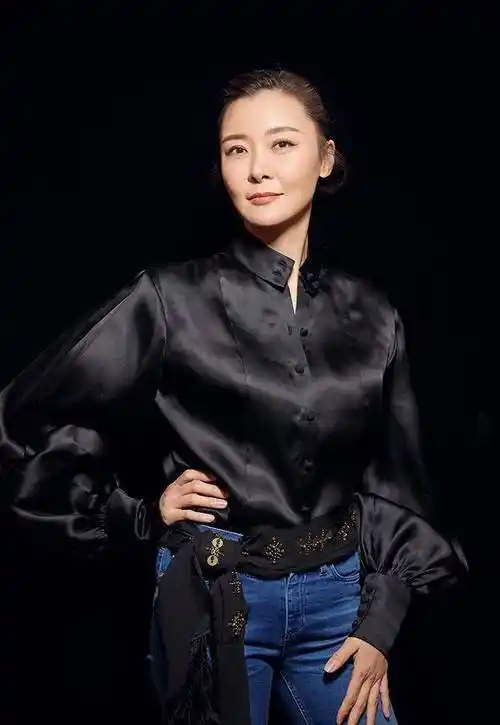 柯蓝,婚姻状况已成谜,她终于活成,所有人都羡慕的样子_黄志忠_何音