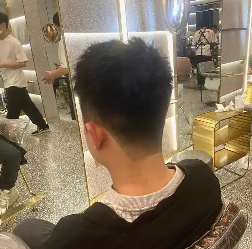 男生后面头发怎么剪