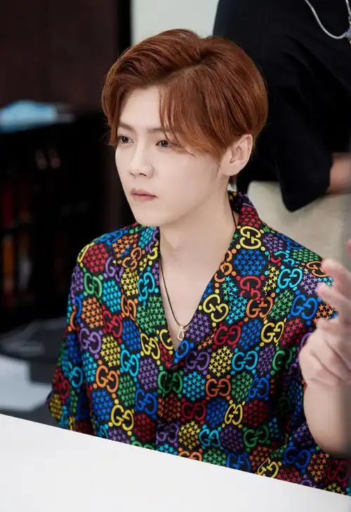 鹿晗高冷帅气花絮照图片