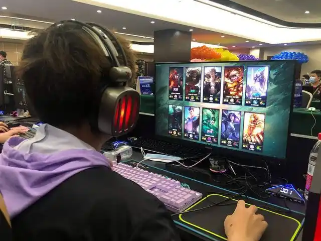 长期熬夜打游戏,17岁少年多病齐发经历生死一线!