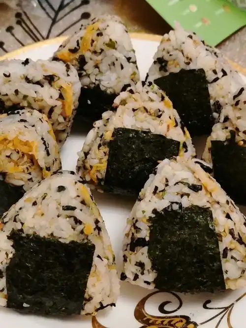 aggie666做的肉松三角饭团