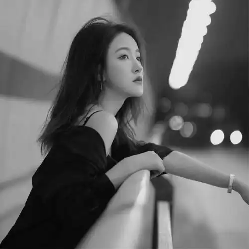 寂寞孤独伤感黑白头像图片