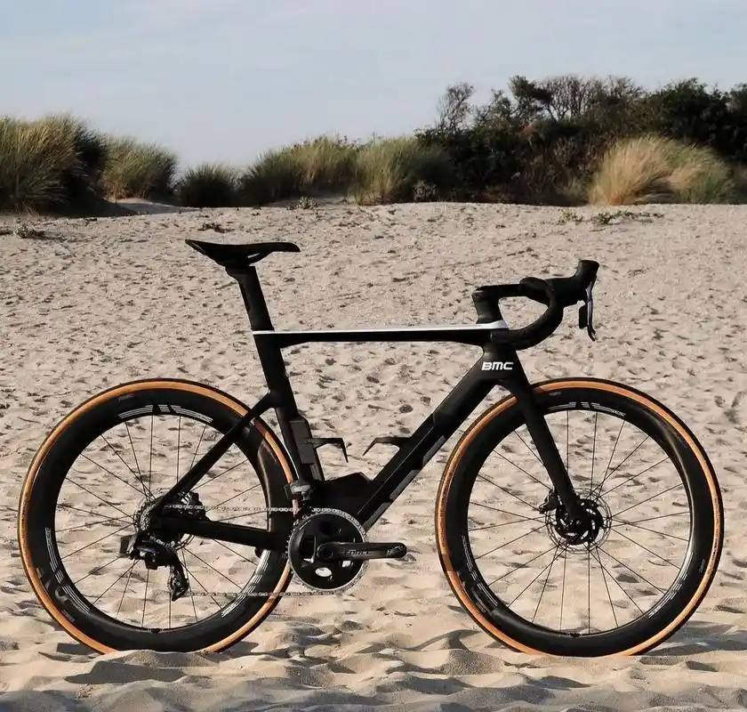 回复 @叶子95的评论 bmc气动系列公路车涂装,有你喜欢的 - 抖音