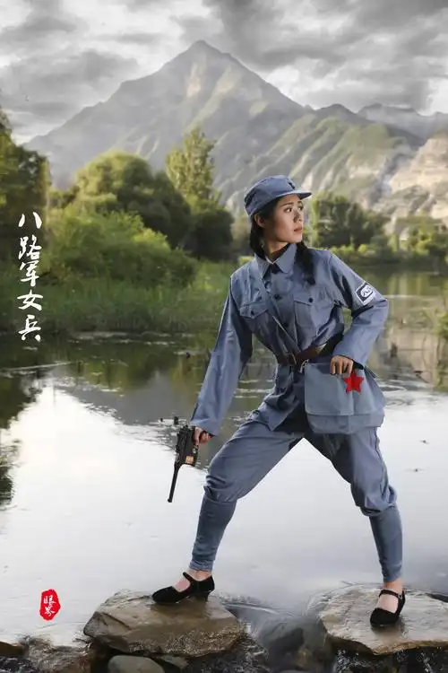 《八路军女兵》