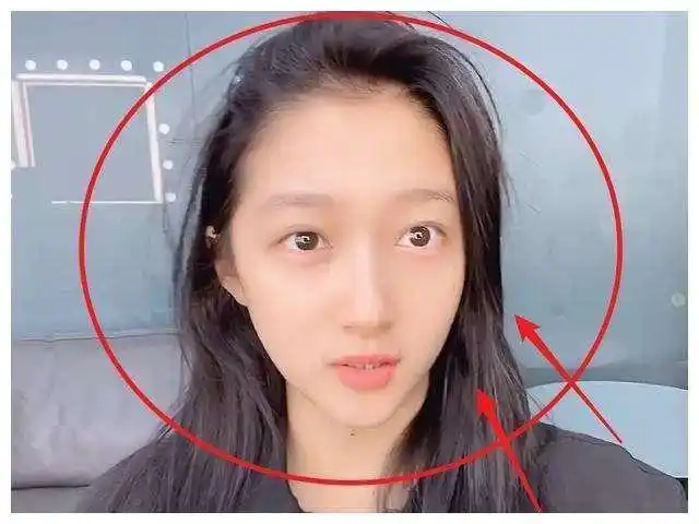 关晓彤直播3秒快速卸妆,证明没整容,看到素颜网友:别再化妆了