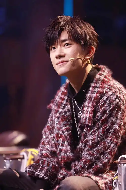 大儿子百亿影帝,小儿子破世界纪录,易烊千玺妈妈究竟有多厉害?