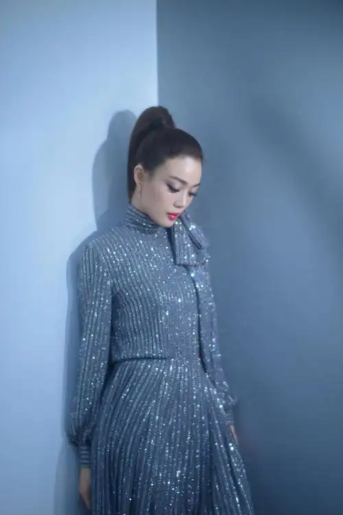 容祖儿亮相百花迎春春节大联欢演唱爱在这里祈愿北京冬奥