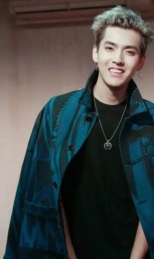 男神吴亦凡高清无水印锁屏壁纸,小迷妹们快来保存吧!