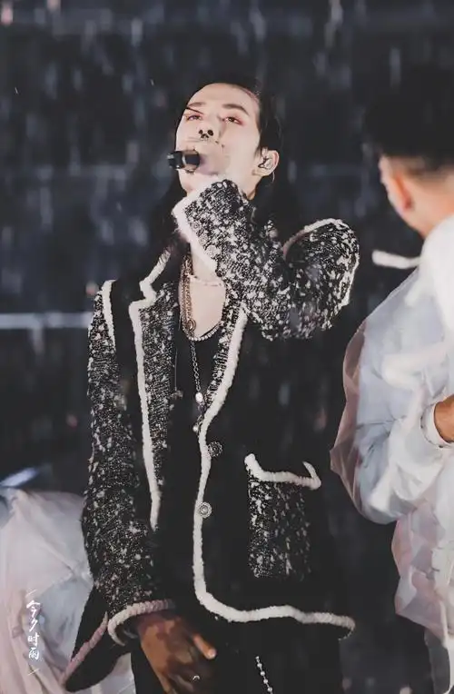 王一博的水舞台,我真的是爱到不行!