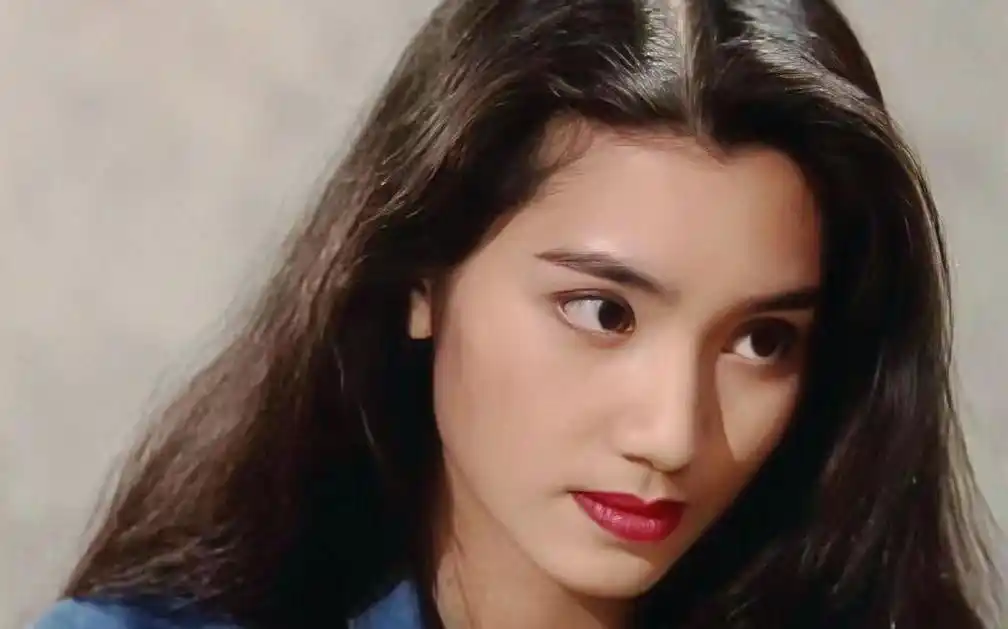 洪欣:他本人跟剧里一样风度翩翩.