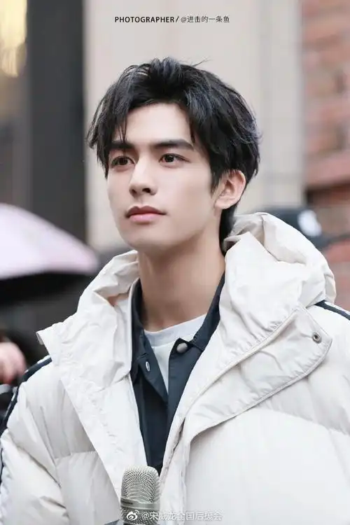 宋威龙下一站是幸福#每日美图系列,原博@进击的一条鱼明媚的笑容成了