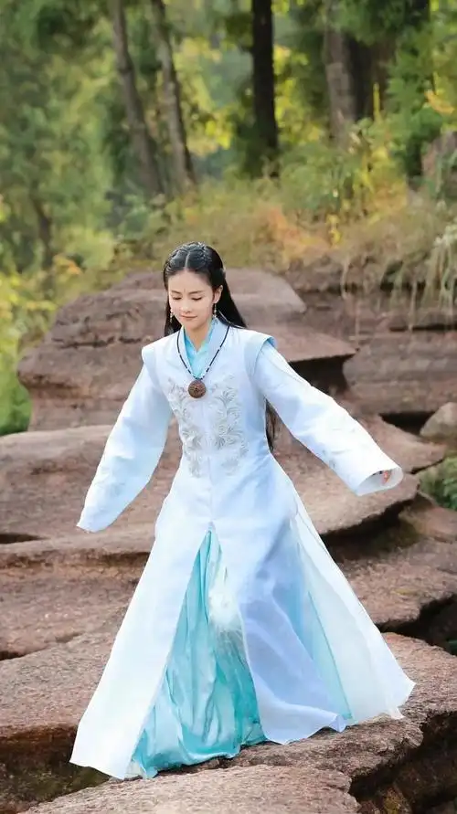 你觉得古装剧服饰窄袖好看还是广袖好看