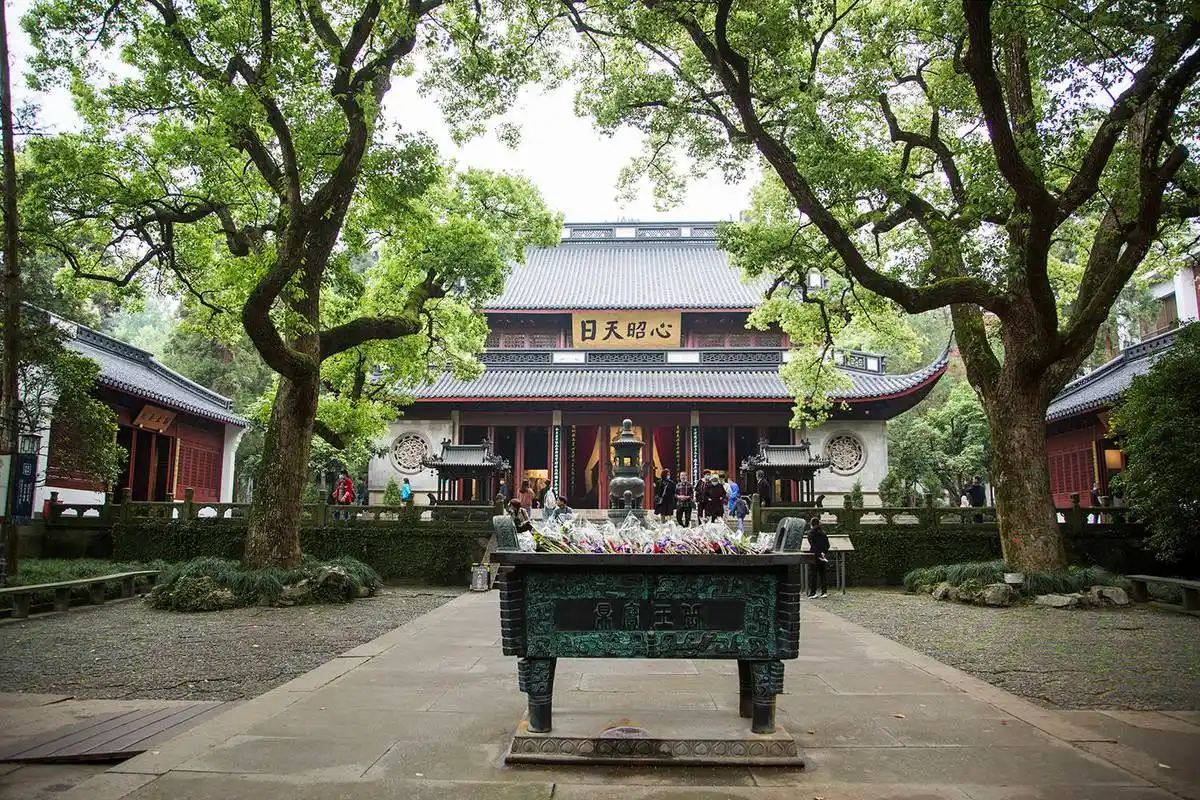 看了电影《满江红》,不如再去杭州岳王庙走走