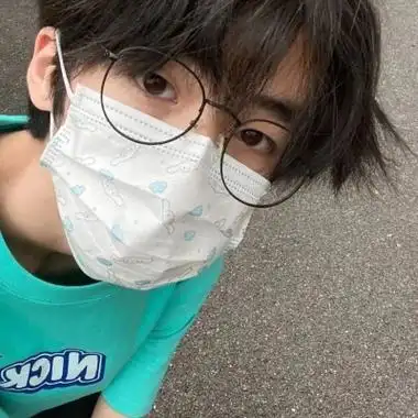 超帅戴眼镜很有品味的质感男头 值得一辈子不换的真人男头_男生头像