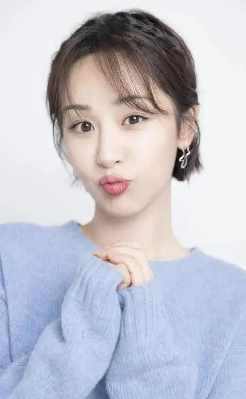 杨紫俏皮可爱写真:甜美靓丽,魅力迷人!