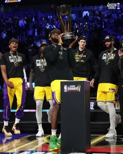 媒体预测勇士夺冠概率高于湖人