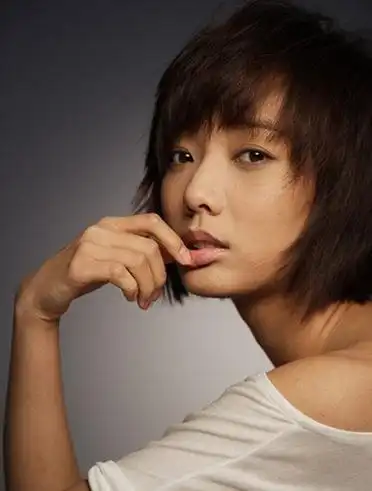 王珞丹自曝选男友标准:包容心要强 是让我仰视的