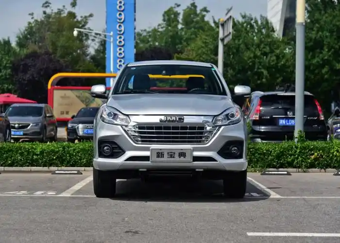 国内皮卡街的街车江铃宝典868万带25t动力真的强