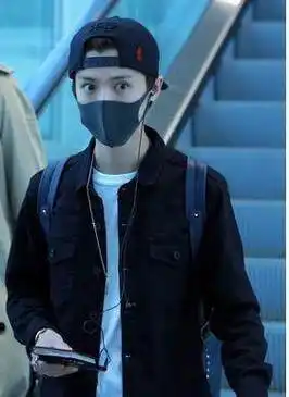 相信芦苇们的血槽会干涸的~鹿晗戴帽子就不用整他的发型了,戴口罩就不