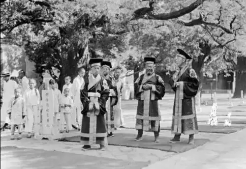 袁世凯登基大典老照片曝光身穿龙袍威风凛凛83天后抑郁而死