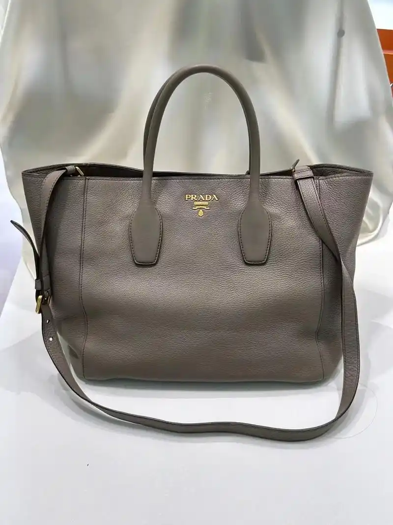 prada大象灰托特包.98prada大象灰托特99十分高 - 抖音