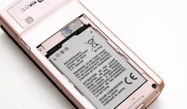 如果你平时过度使用,那么手机电池也会出现各种各样的问题,比如说膨胀