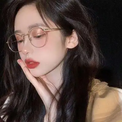 女生戴眼镜头像真人 女生头像眼镜控可爱