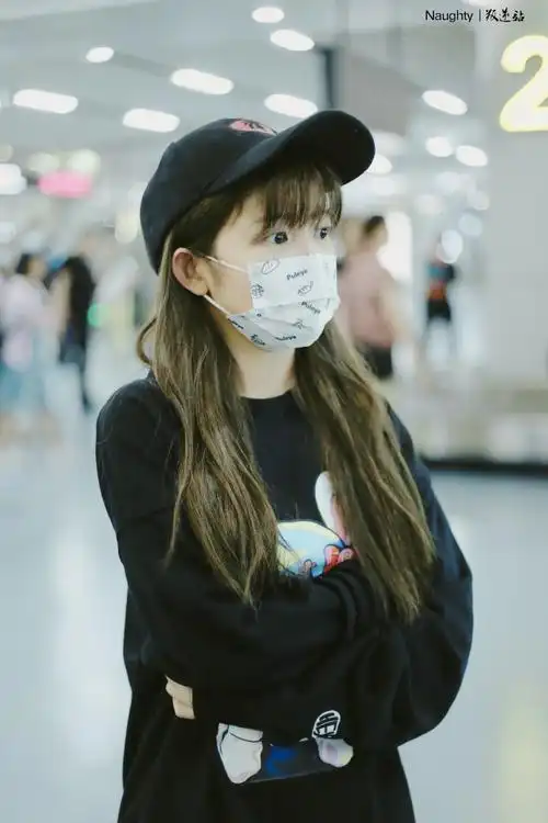 赖美云超话7815#赖美云 抖音七夕歌会#  机场丨20230820 csx  奶