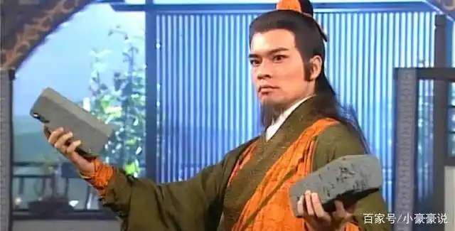 裘千丈到处招摇撞骗,抹黑了铁掌帮,为何裘千仞从来不管他?