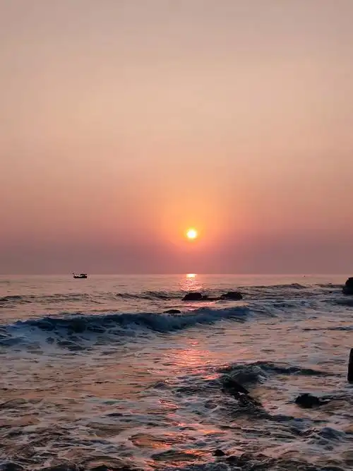 海边日落给人温暖