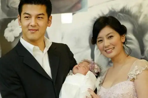 2009年,贾静雯给黄磊发暧昧短信,黄磊:她和她老公脑子都有病