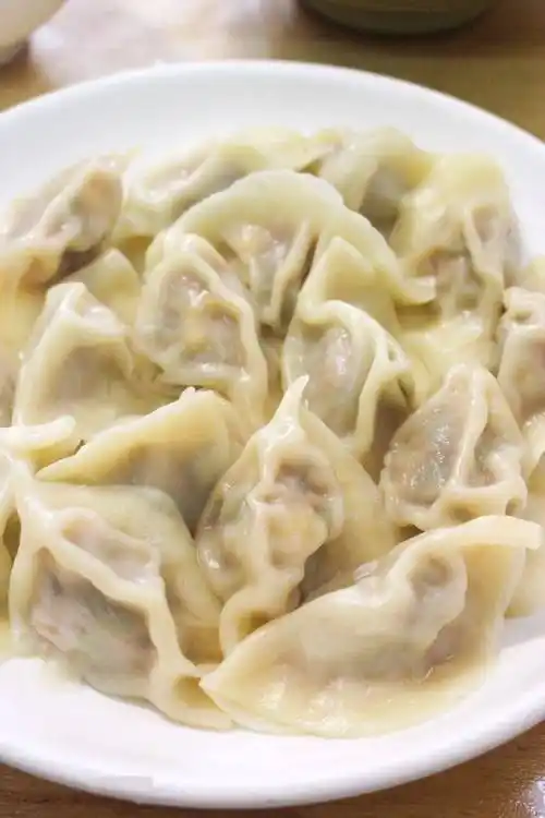 去这个城中村里,吃一盘东北水饺!