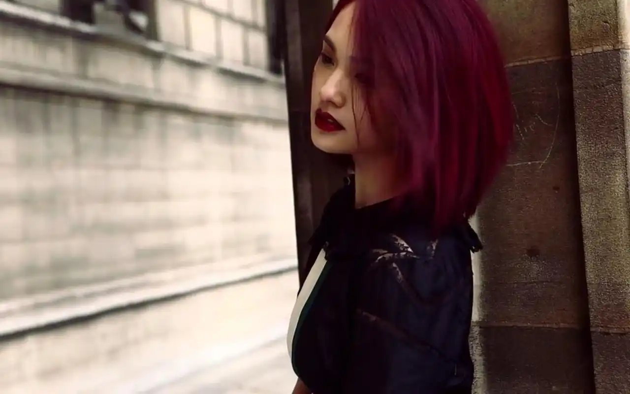 杨丞琳短发时尚写真图片桌面壁纸