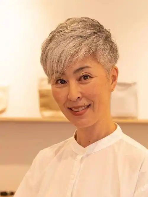 59到99的女性,短发可以选择这三种,花白头发也很美_发型_纹理_个性