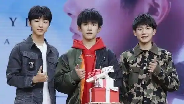 少女离家出走踹警车大喊:我男友是tfboys王源!_武隆_搭车_找王