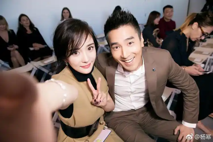 杨幂赵又廷自拍合影一点都不肿赵又廷遭嫌弃