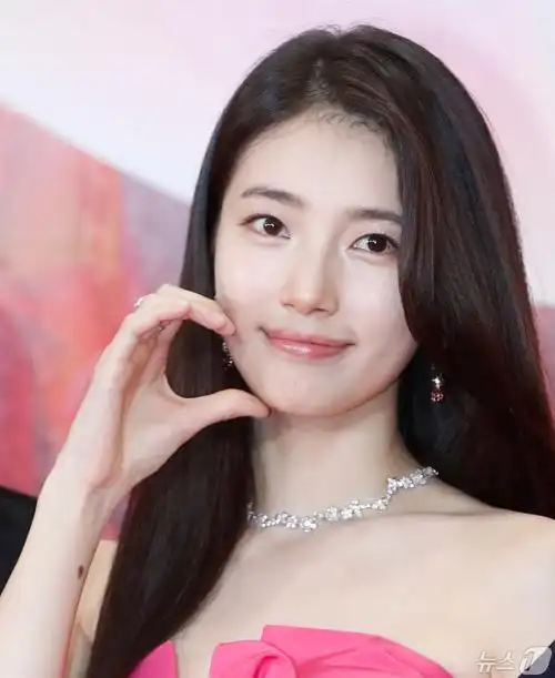 裴秀智wonderland##裴秀智百想新闻图