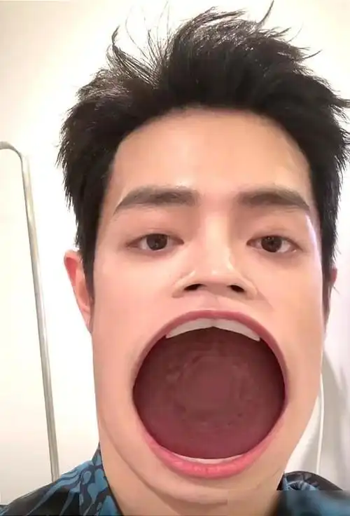 肖战发布特效视频,但是随便一截屏就会产生"丑照",太接地气了