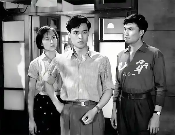 回顾硬汉杨在葆36岁入狱54岁娶小22岁娇妻前妻照片仍挂客厅