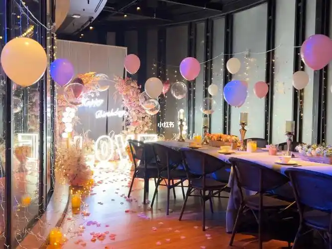 餐厅生日布置每天都快乐今天是生日快乐