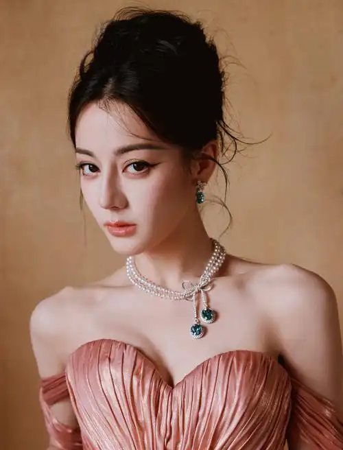 迪丽热巴宋威龙合照